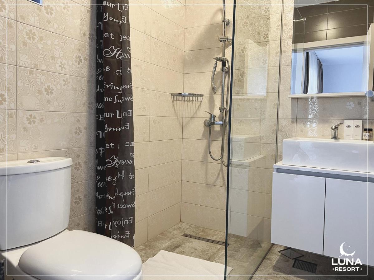 Luna Resort Печ Екстериор снимка
