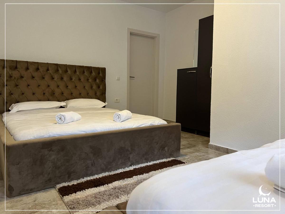 Luna Resort Печ Екстериор снимка