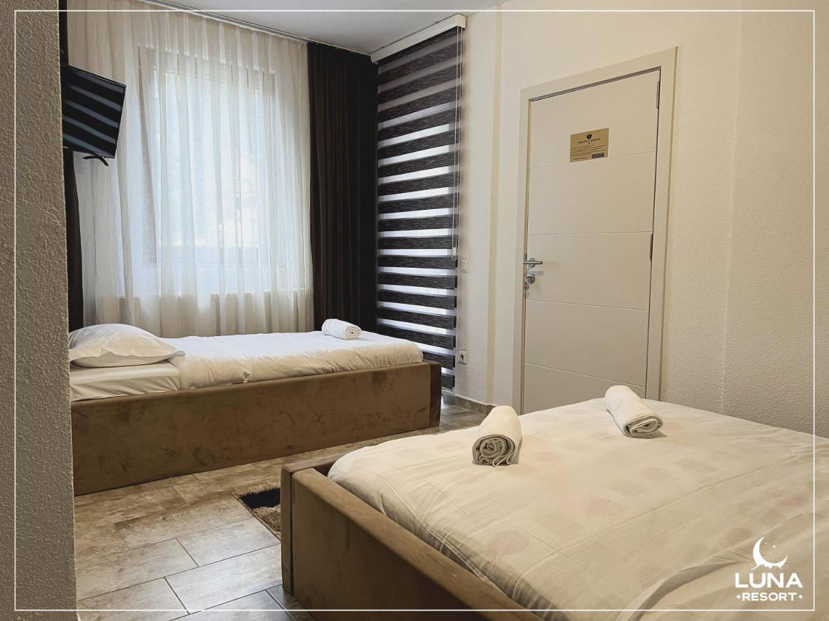Luna Resort Печ Екстериор снимка