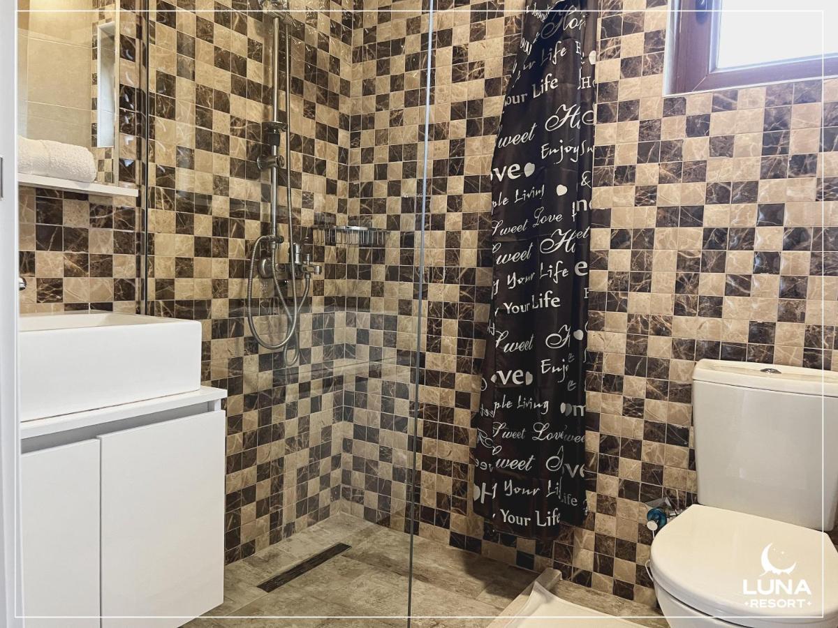 Luna Resort Печ Екстериор снимка