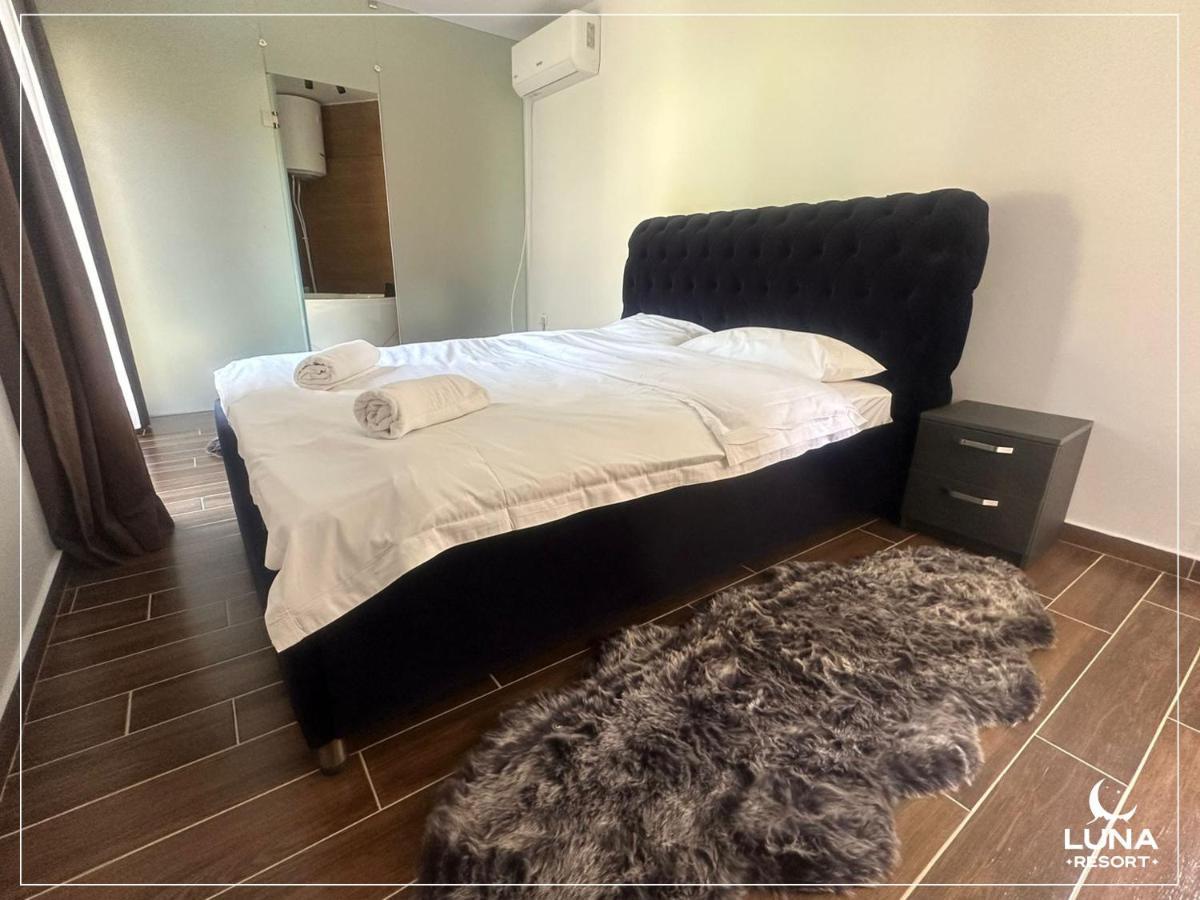 Luna Resort Печ Екстериор снимка
