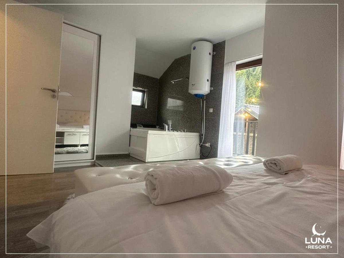 Luna Resort Печ Екстериор снимка