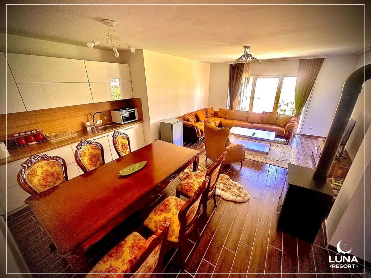 Luna Resort Печ Екстериор снимка