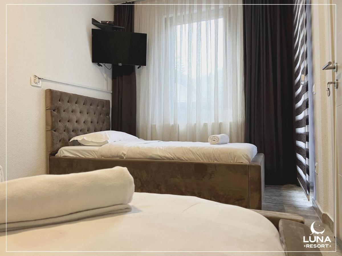 Luna Resort Печ Екстериор снимка