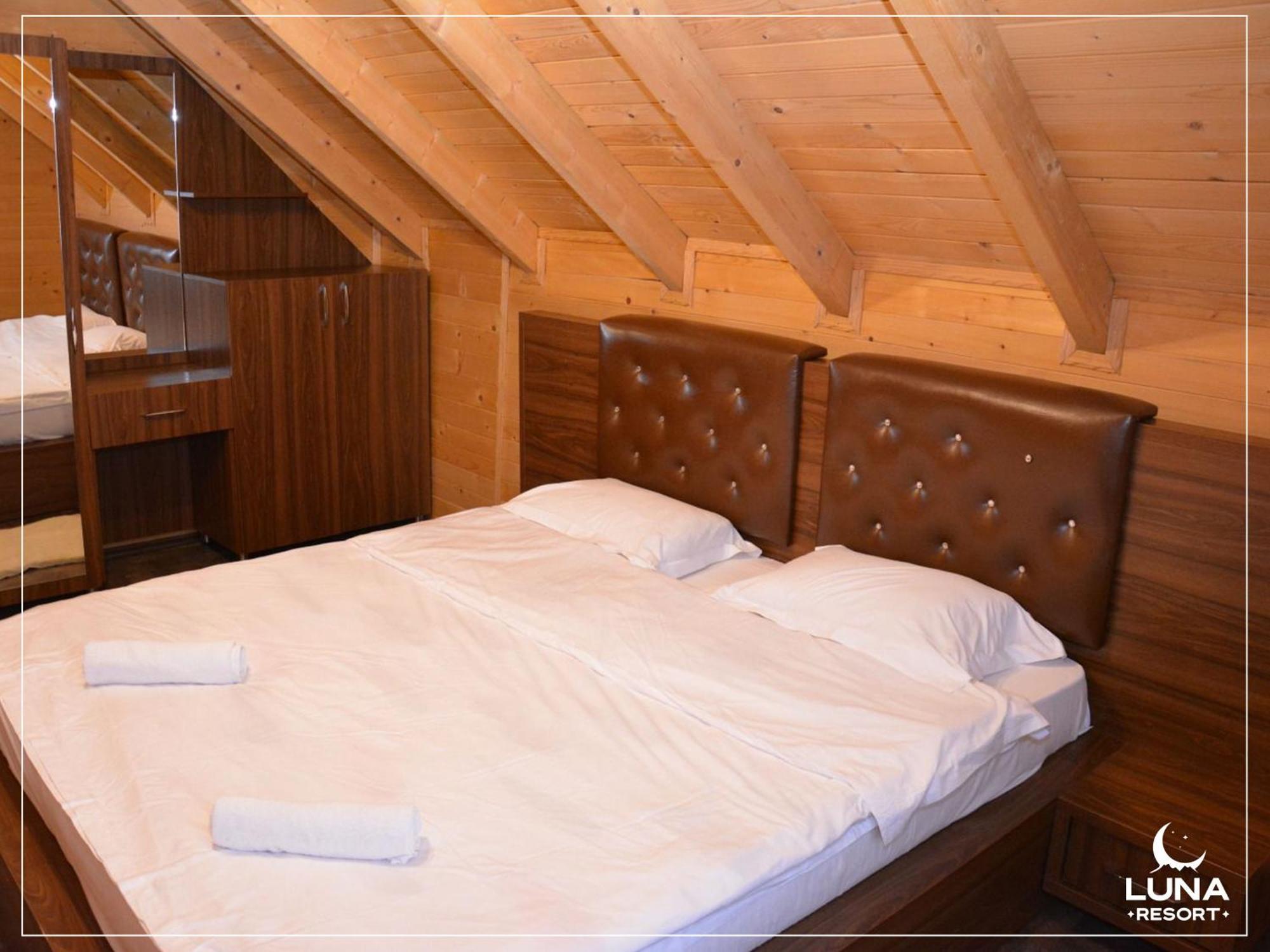 Luna Resort Печ Екстериор снимка