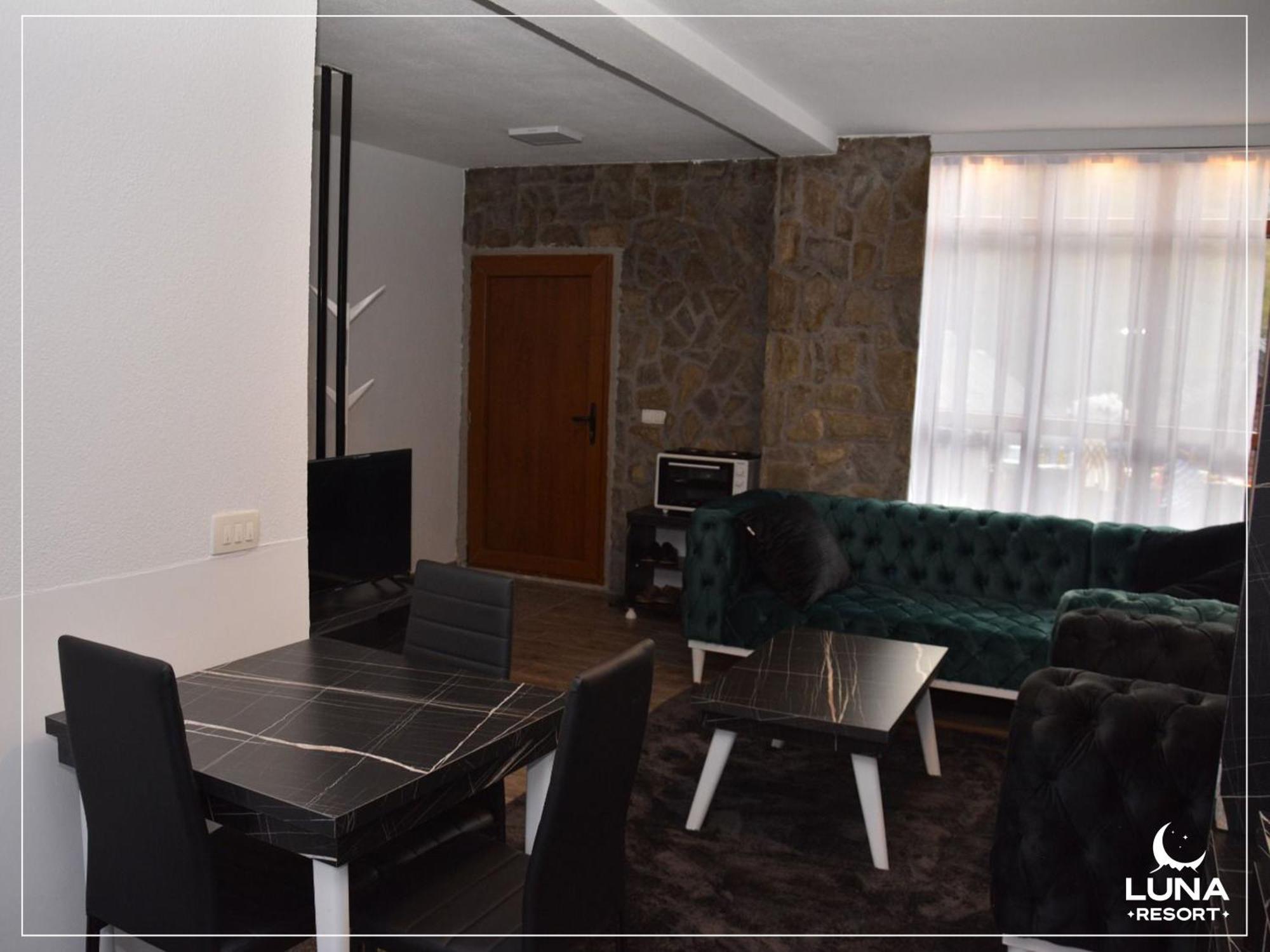 Luna Resort Печ Екстериор снимка