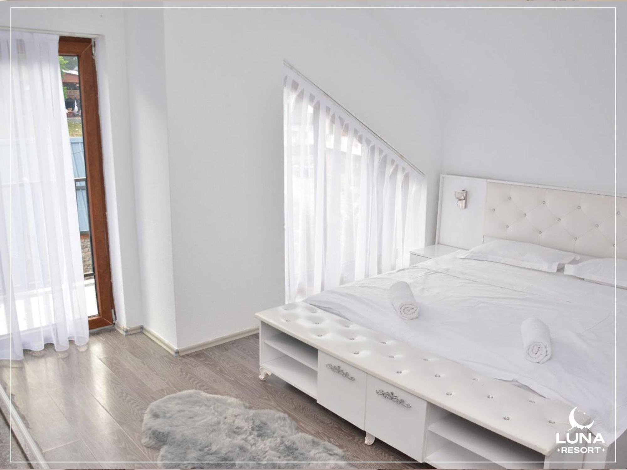 Luna Resort Печ Екстериор снимка