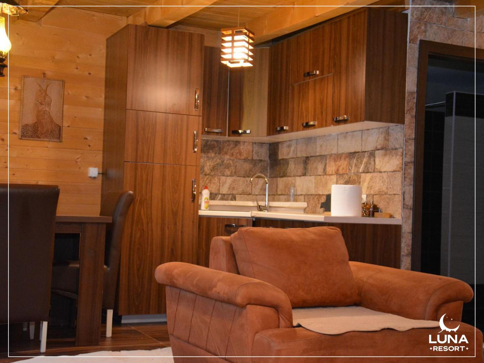 Luna Resort Печ Екстериор снимка