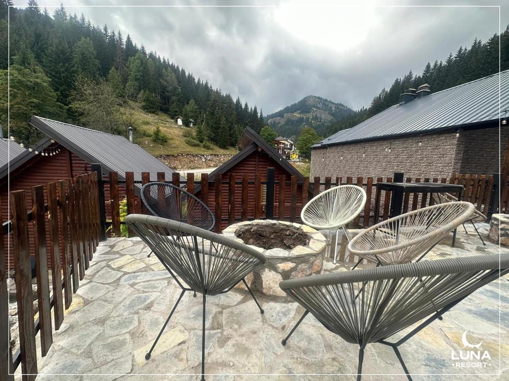 Luna Resort Печ Екстериор снимка