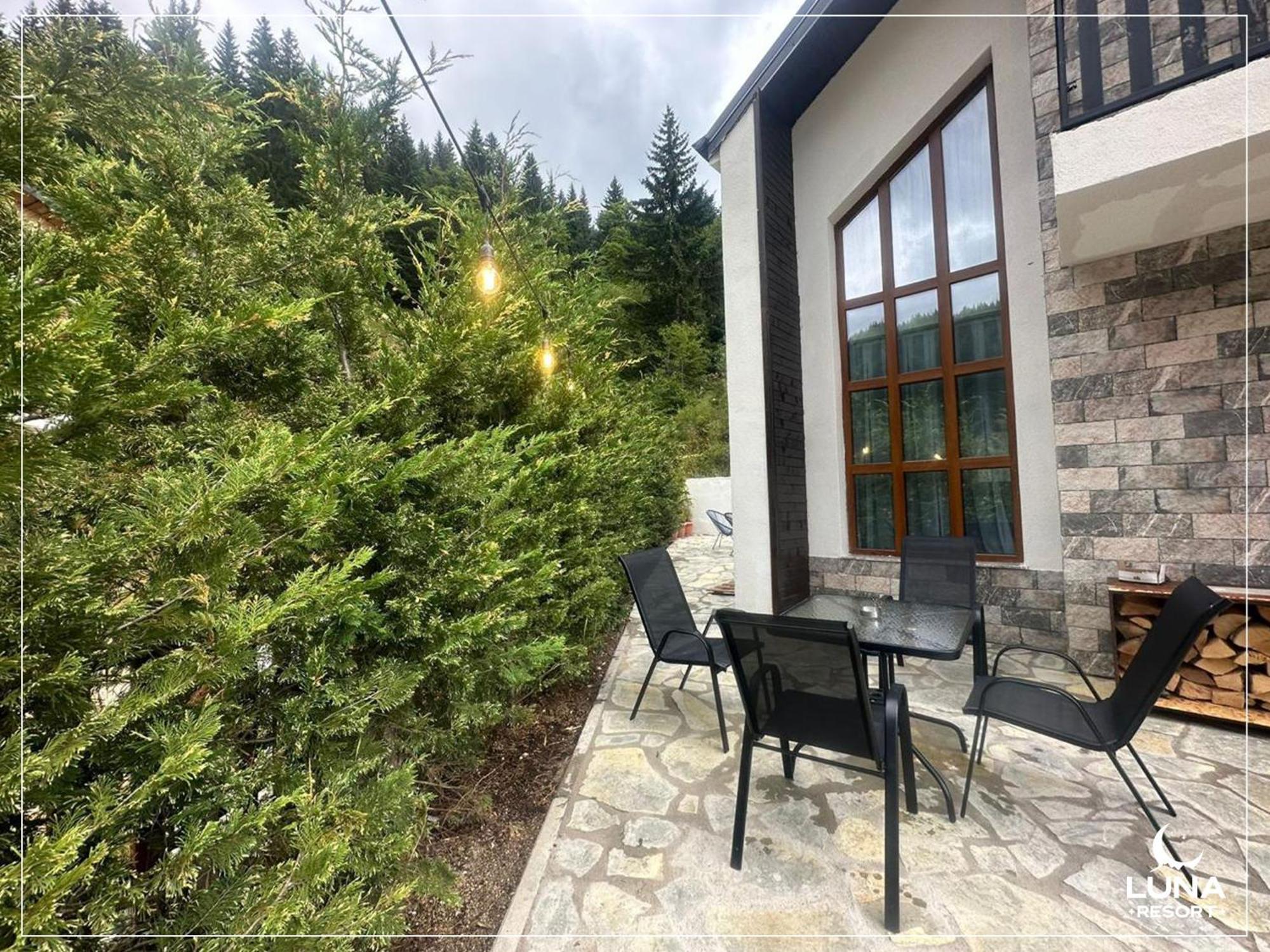 Luna Resort Печ Екстериор снимка